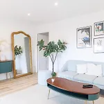Charming 2 Bedroom Sea View 100m From Monaco *