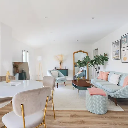 Charming 2-bedroom With Sea View 150m From Monaco Apartment *