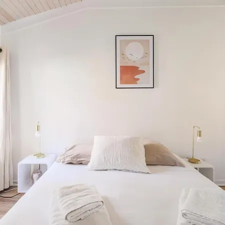 Charming 2-bedroom With Sea View 150m From Monaco
