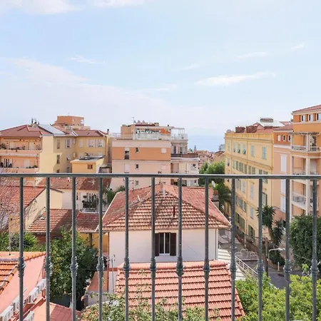 Charming 2-bedroom With Sea View 150m From Monaco Apartment *