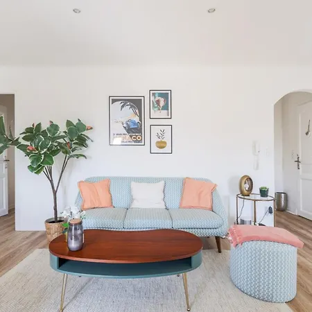 Charming 2-bedroom With Sea View 150m From Monaco Apartment *
