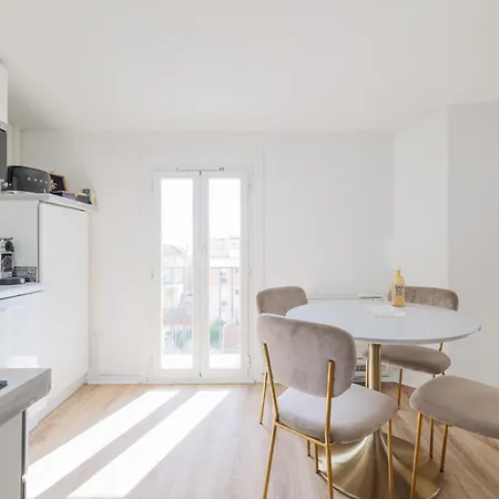 Charming 2-bedroom With Sea View 150m From Monaco Apartment