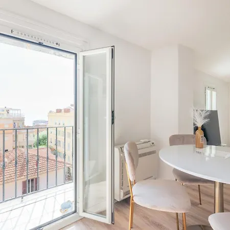 Charming 2-bedroom With Sea View 150m From Monaco Apartment *