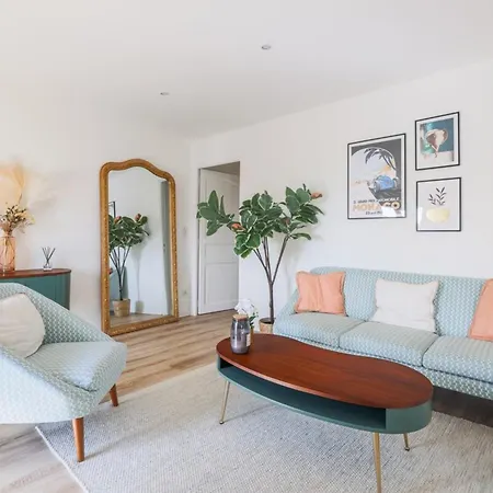 Apartment Charming 2-bedroom With Sea View 150m From Monaco *