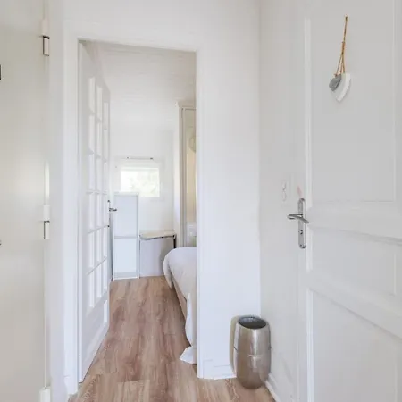 Charming 2-bedroom With Sea View 150m From Monaco *