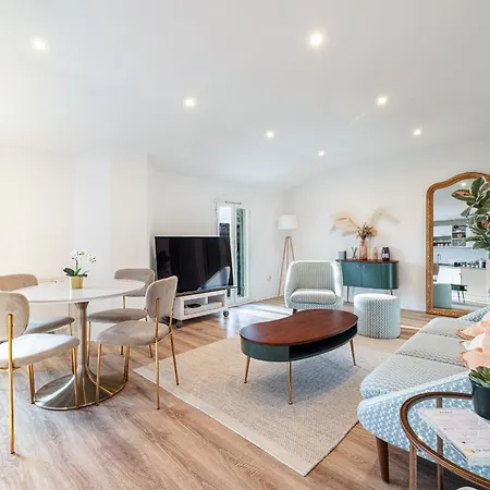 Charming 2-bedroom With Sea View 150m From Monaco *