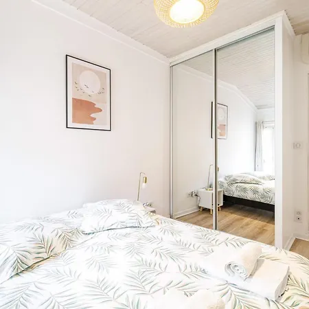Charming 2 Bedroom Sea View 100m From Monaco * Beausoleil