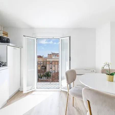 Charming 2 Bedroom Sea View 100m From Monaco