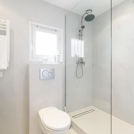 Charming 2 Bedroom Sea View 100m From Monaco Beausoleil
